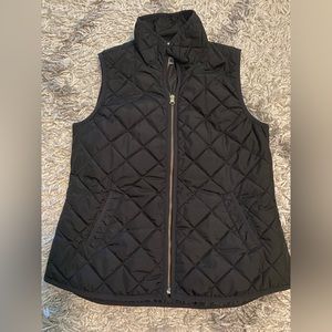 Womens quilted lightweight puffer vest. Black with gold zipper.